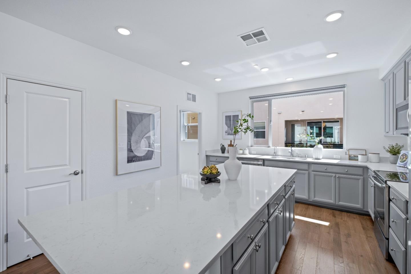 Detail Gallery Image 19 of 54 For 628 Coco Ct, San Jose,  CA 95133 - 4 Beds | 3/1 Baths