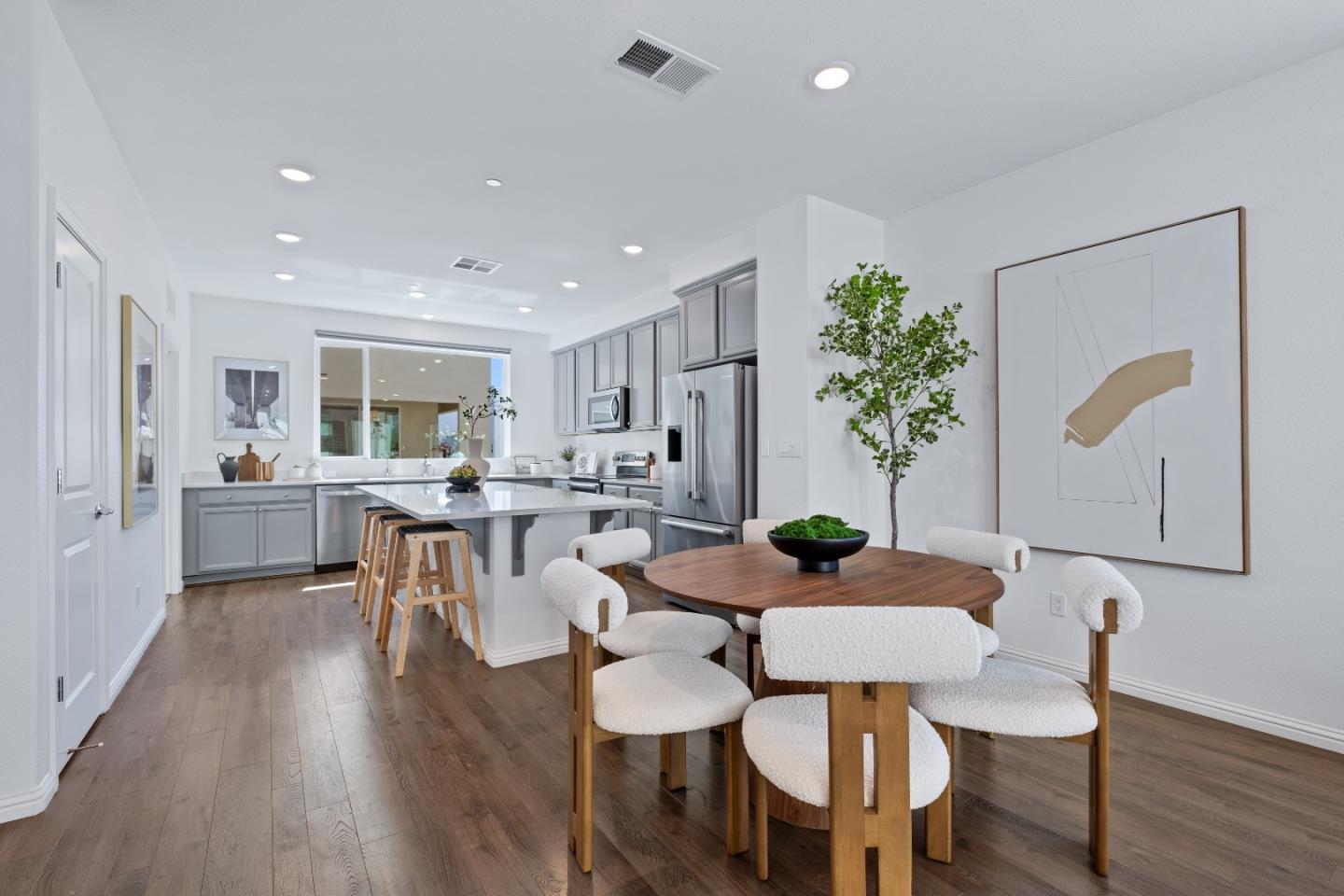 Detail Gallery Image 5 of 54 For 628 Coco Ct, San Jose,  CA 95133 - 4 Beds | 3/1 Baths