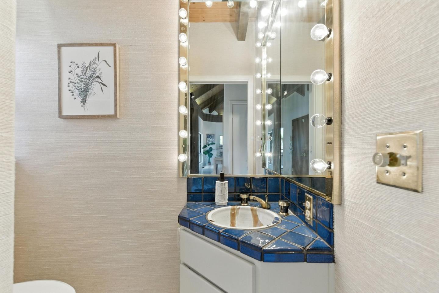 Detail Gallery Image 13 of 52 For 24616 Miller Hill Rd, Los Gatos,  CA 95033 - 3 Beds | 2/1 Baths