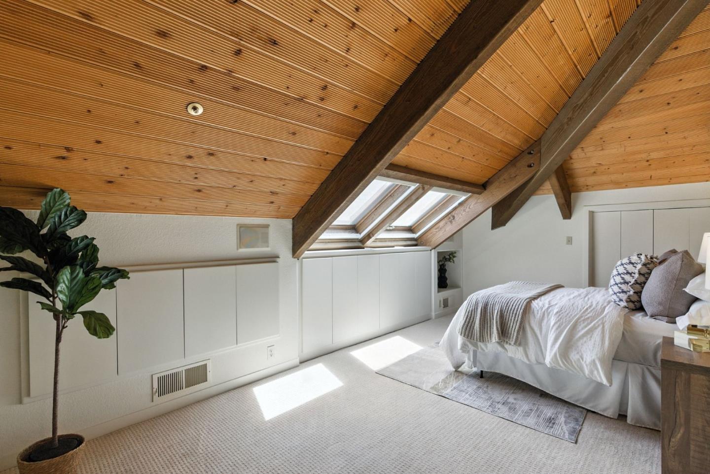Detail Gallery Image 22 of 52 For 24616 Miller Hill Rd, Los Gatos,  CA 95033 - 3 Beds | 2/1 Baths
