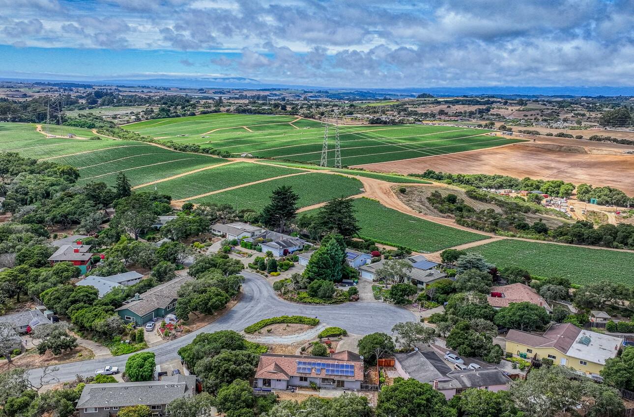 Detail Gallery Image 2 of 31 For 9375 Bur Oak Pl, Salinas,  CA 93907 - 3 Beds | 2 Baths