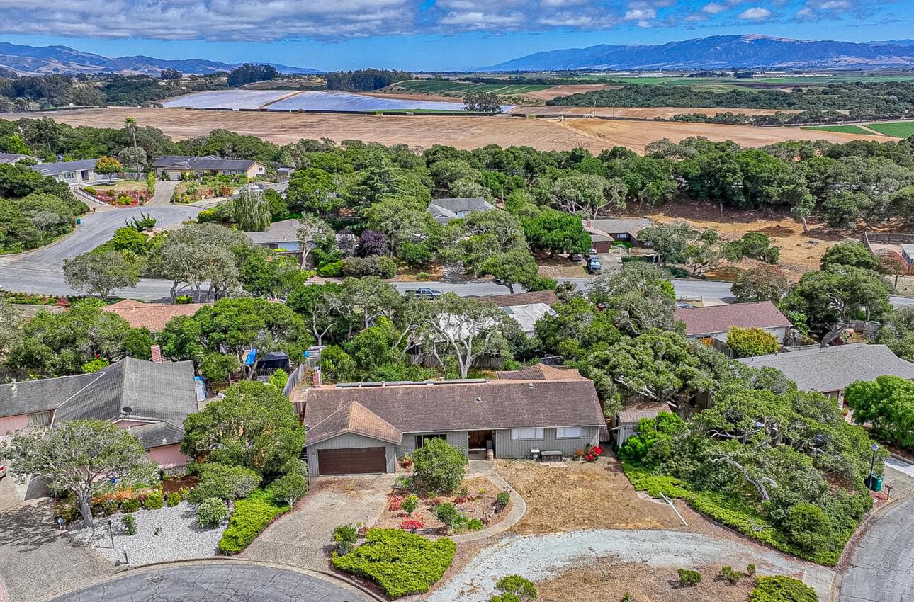 Detail Gallery Image 3 of 31 For 9375 Bur Oak Pl, Salinas,  CA 93907 - 3 Beds | 2 Baths