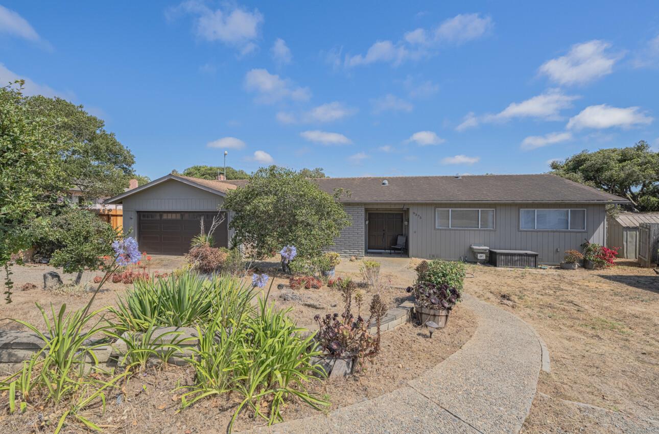 Detail Gallery Image 4 of 31 For 9375 Bur Oak Pl, Salinas,  CA 93907 - 3 Beds | 2 Baths