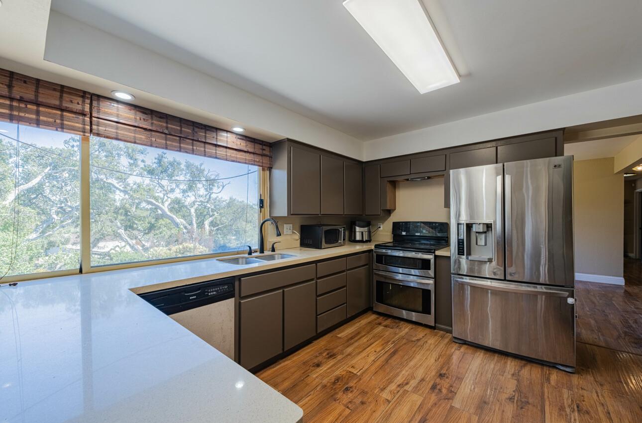 Detail Gallery Image 5 of 31 For 9375 Bur Oak Pl, Salinas,  CA 93907 - 3 Beds | 2 Baths