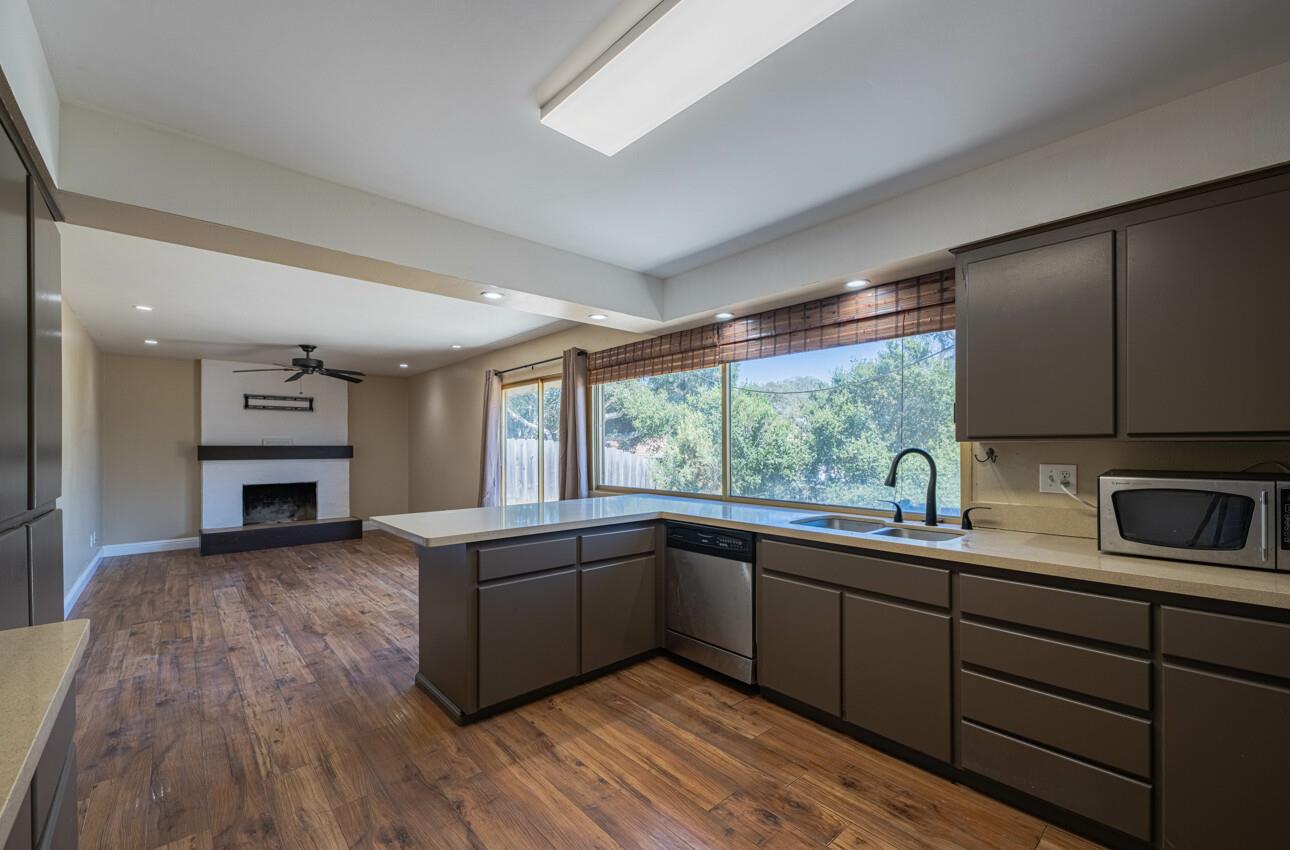 Detail Gallery Image 6 of 31 For 9375 Bur Oak Pl, Salinas,  CA 93907 - 3 Beds | 2 Baths