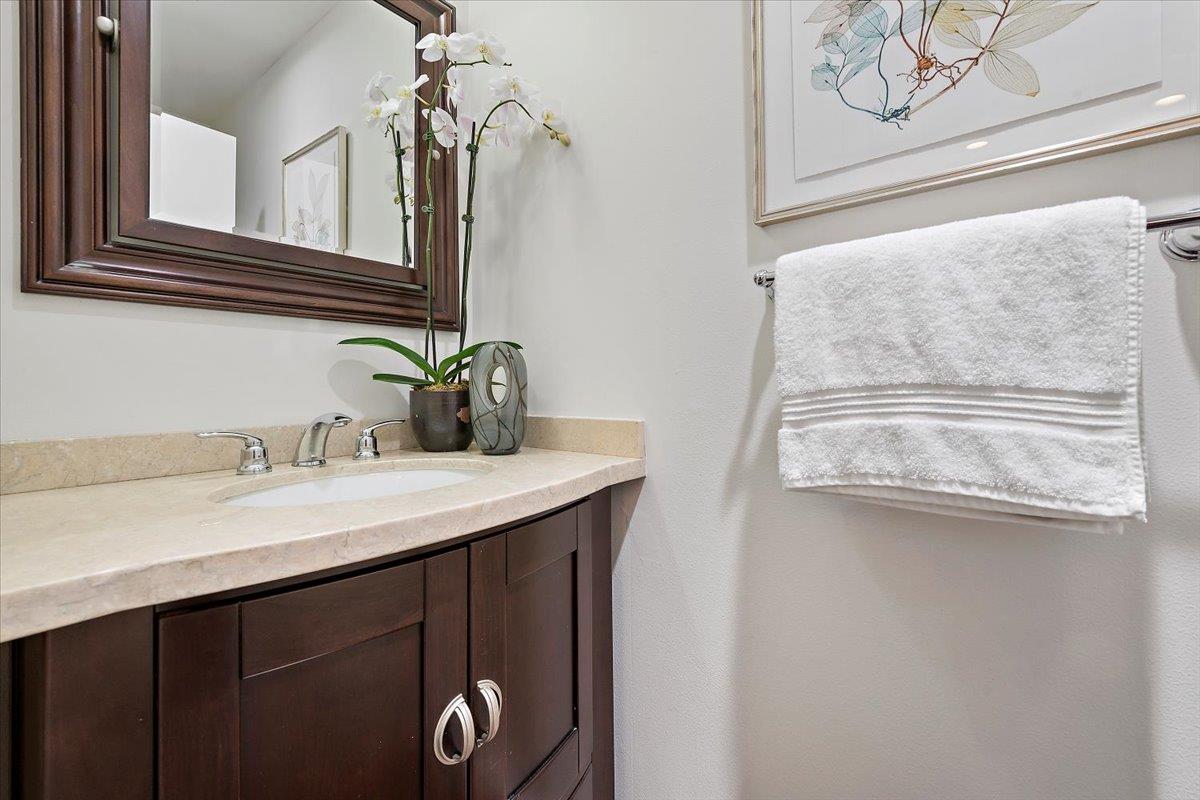 Detail Gallery Image 11 of 36 For 1111 Shoreline Dr, San Mateo,  CA 94404 - 2 Beds | 2/1 Baths