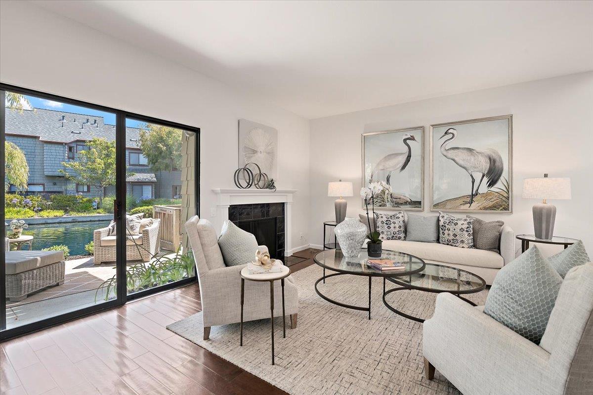 Detail Gallery Image 3 of 36 For 1111 Shoreline Dr, San Mateo,  CA 94404 - 2 Beds | 2/1 Baths
