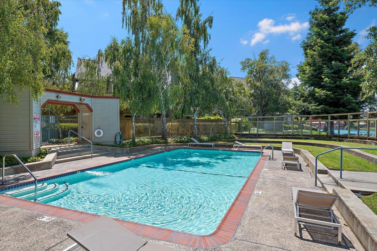 Detail Gallery Image 32 of 36 For 1111 Shoreline Dr, San Mateo,  CA 94404 - 2 Beds | 2/1 Baths