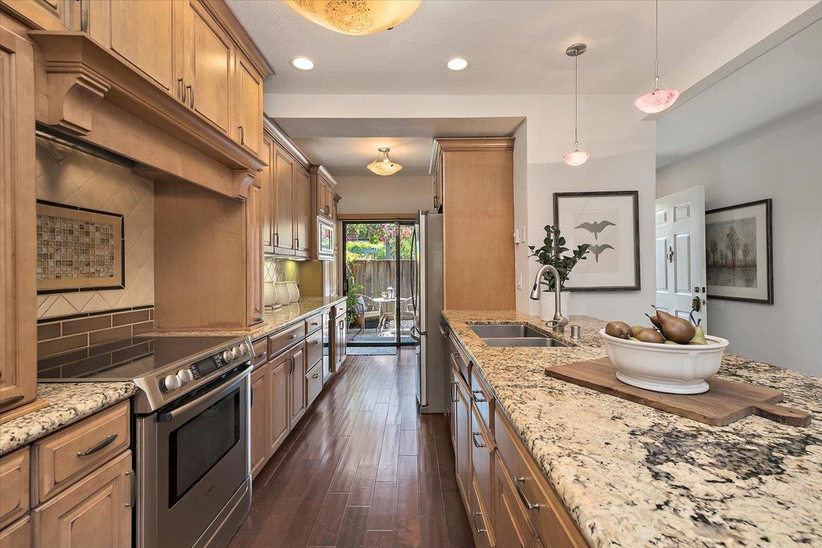 Detail Gallery Image 7 of 36 For 1111 Shoreline Dr, San Mateo,  CA 94404 - 2 Beds | 2/1 Baths