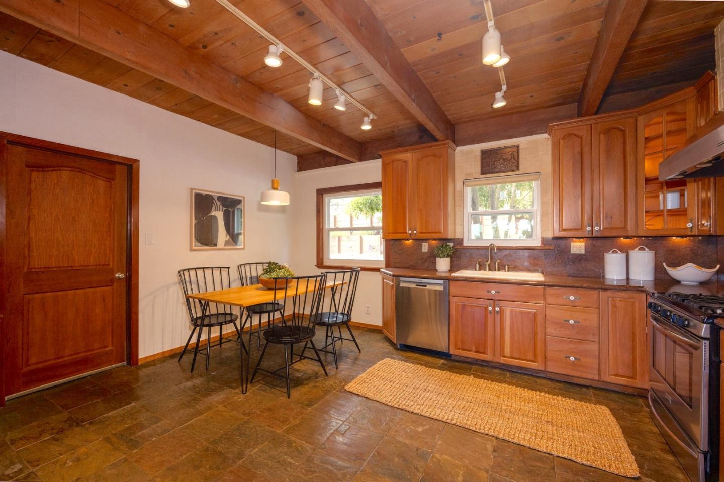 Detail Gallery Image 13 of 46 For 1163 Columbus St, El Granada,  CA 94018 - 4 Beds | 3 Baths