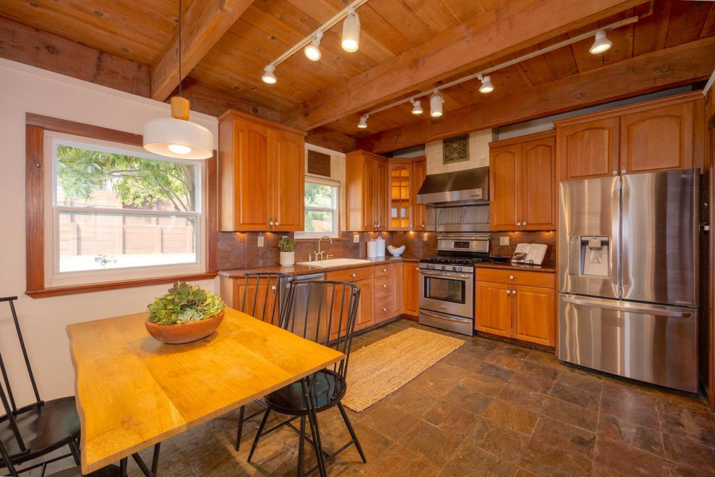 Detail Gallery Image 14 of 46 For 1163 Columbus St, El Granada,  CA 94018 - 4 Beds | 3 Baths