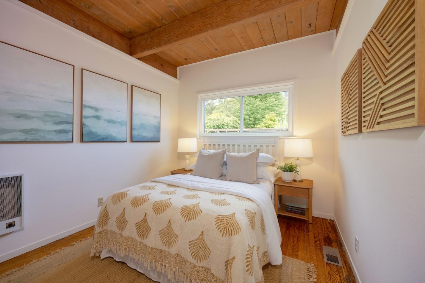 Detail Gallery Image 15 of 46 For 1163 Columbus St, El Granada,  CA 94018 - 4 Beds | 3 Baths