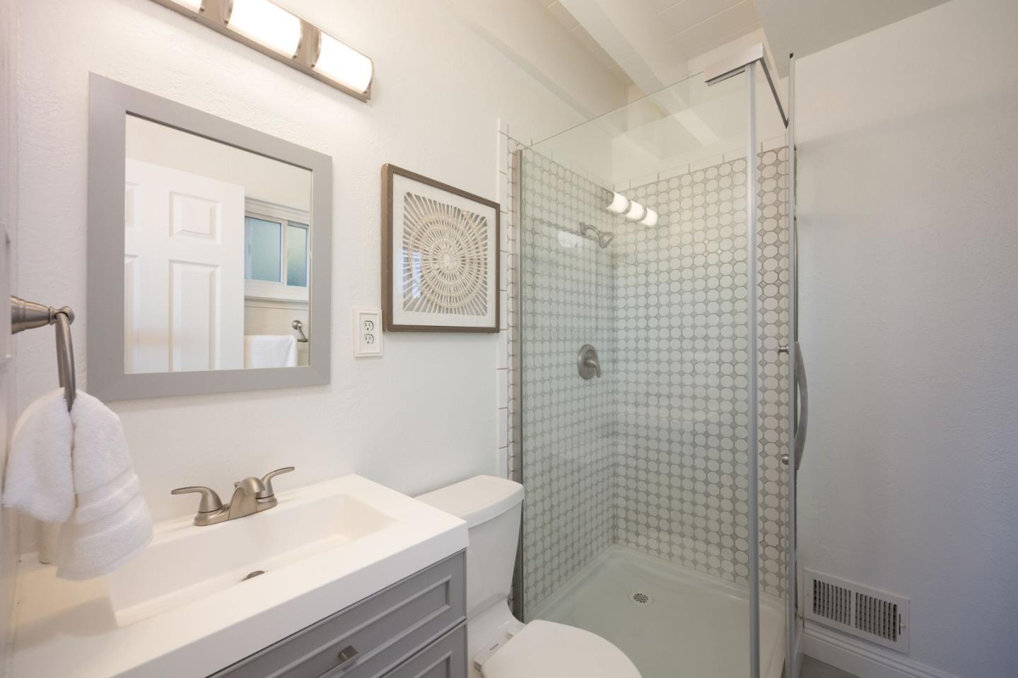 Detail Gallery Image 19 of 46 For 1163 Columbus St, El Granada,  CA 94018 - 4 Beds | 3 Baths