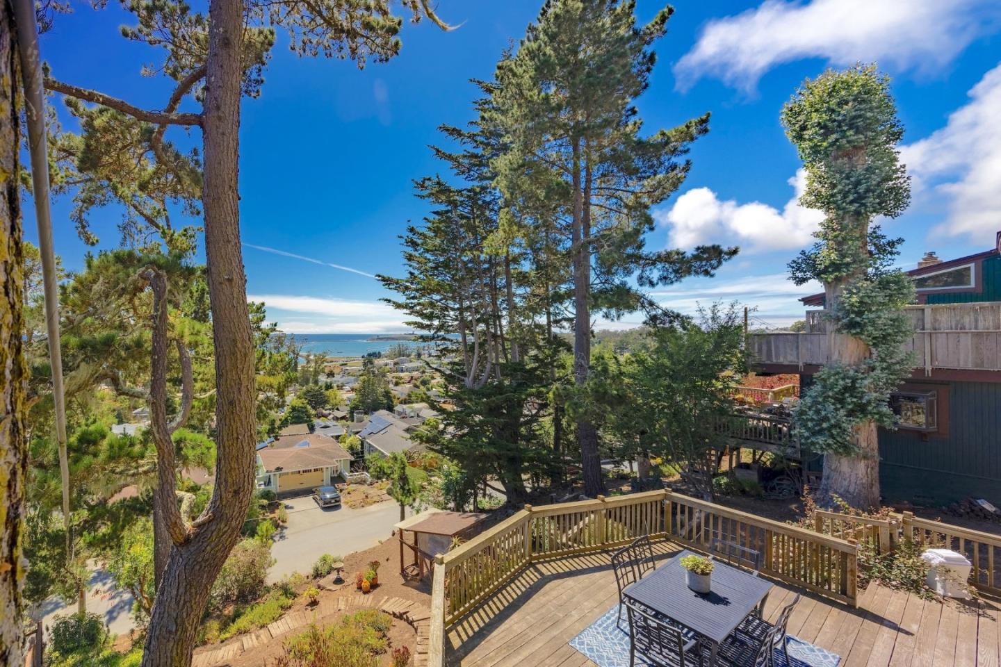Detail Gallery Image 22 of 46 For 1163 Columbus St, El Granada,  CA 94018 - 4 Beds | 3 Baths