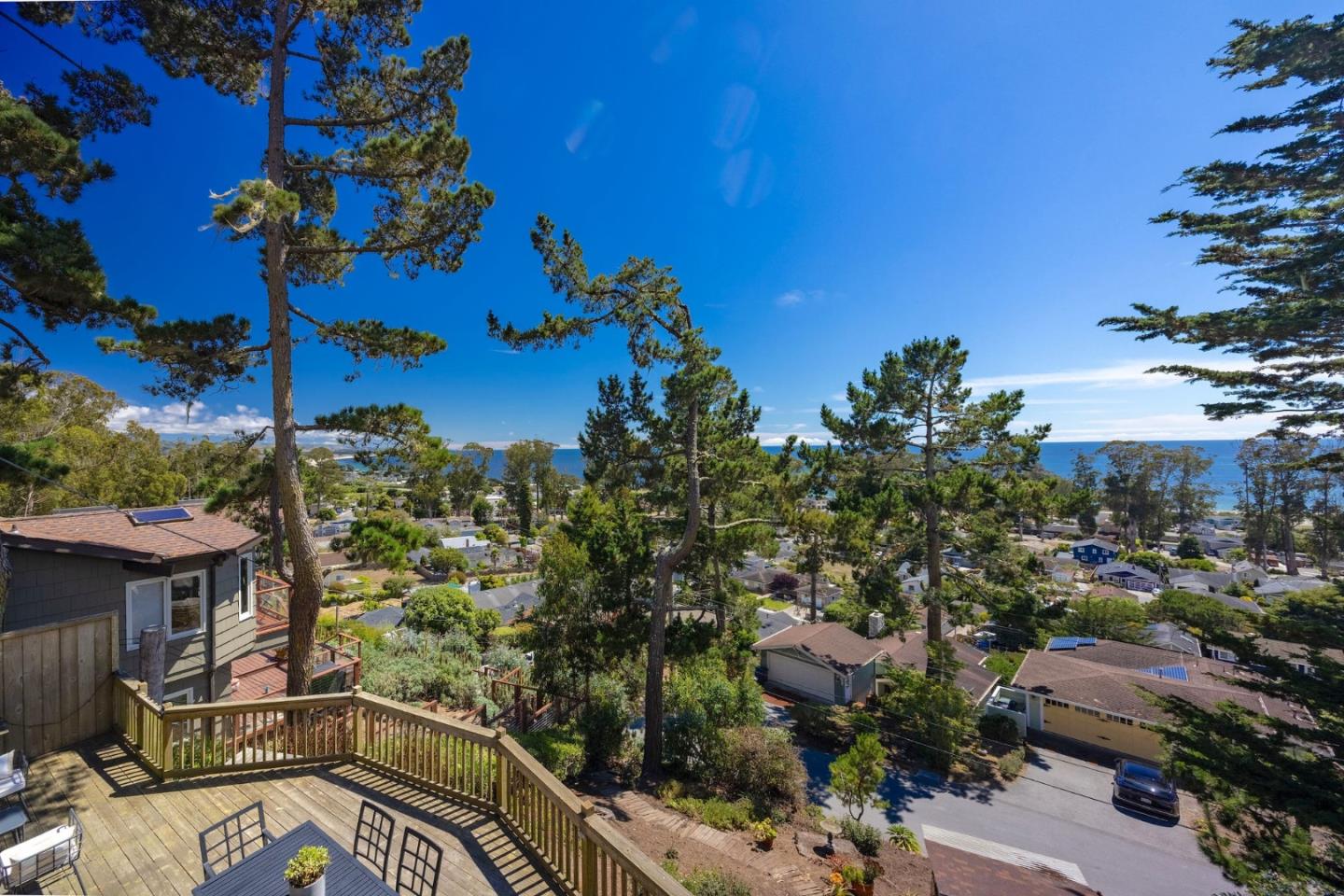 Detail Gallery Image 29 of 46 For 1163 Columbus St, El Granada,  CA 94018 - 4 Beds | 3 Baths