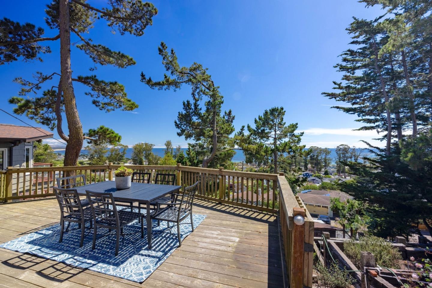Detail Gallery Image 7 of 46 For 1163 Columbus St, El Granada,  CA 94018 - 4 Beds | 3 Baths