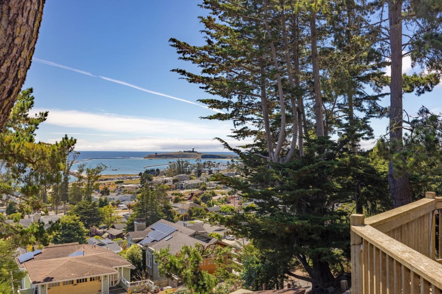 Detail Gallery Image 9 of 46 For 1163 Columbus St, El Granada,  CA 94018 - 4 Beds | 3 Baths