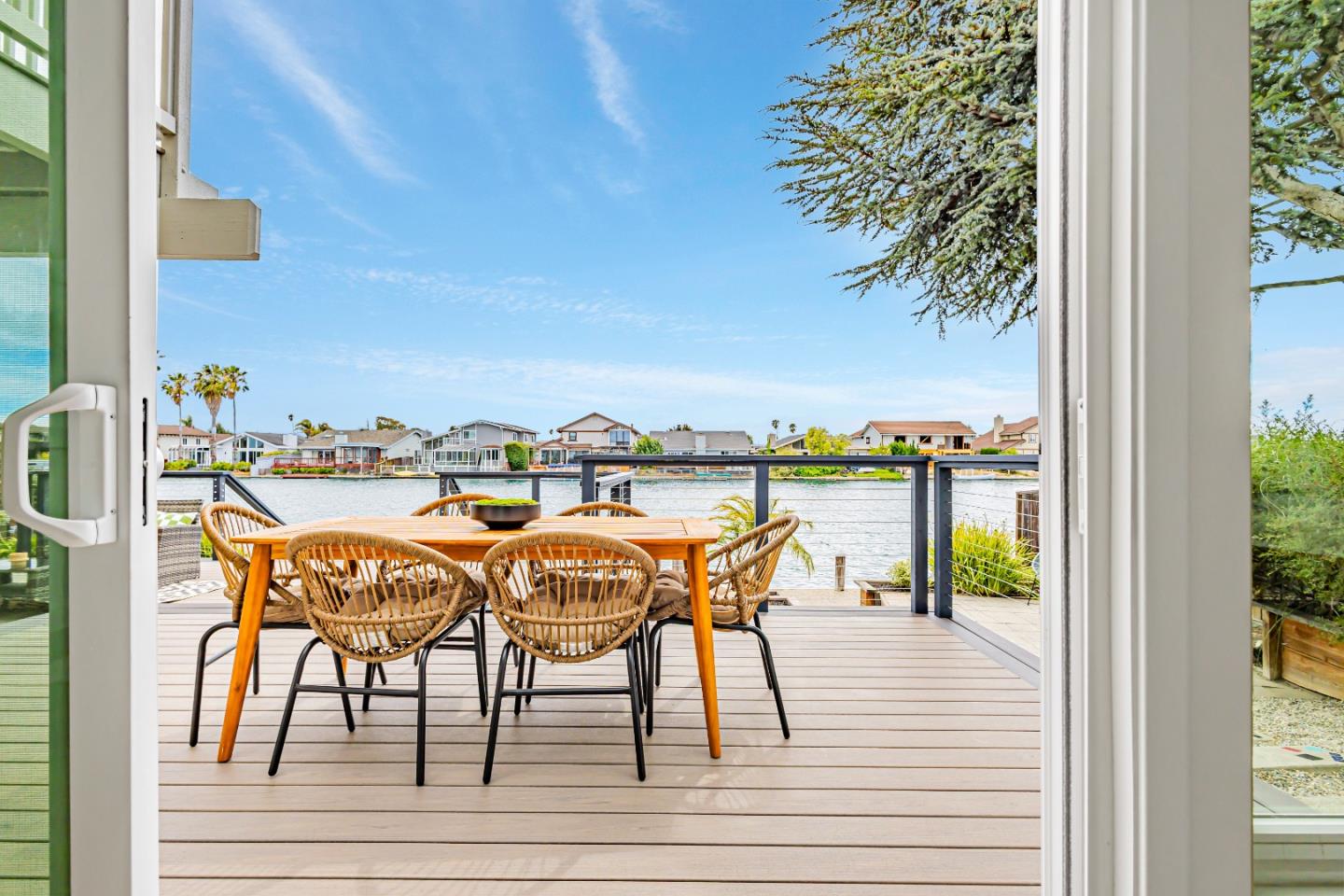 Detail Gallery Image 11 of 59 For 221 Shearwater Isle, Foster City,  CA 94404 - 4 Beds | 3 Baths