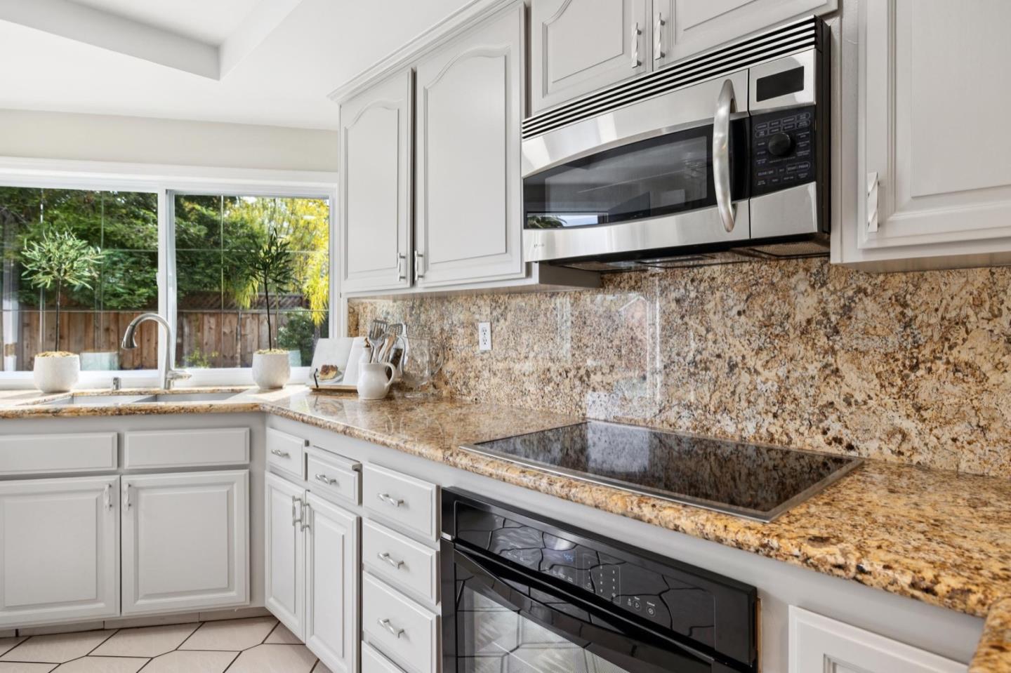 Detail Gallery Image 13 of 79 For 561 Anchor Cir, Redwood City,  CA 94065 - 3 Beds | 2 Baths