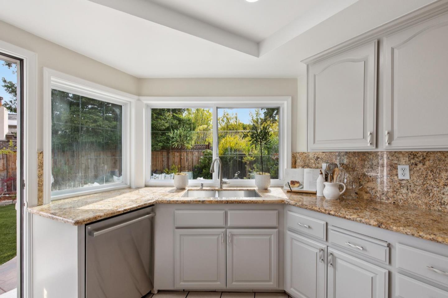 Detail Gallery Image 15 of 79 For 561 Anchor Cir, Redwood City,  CA 94065 - 3 Beds | 2 Baths