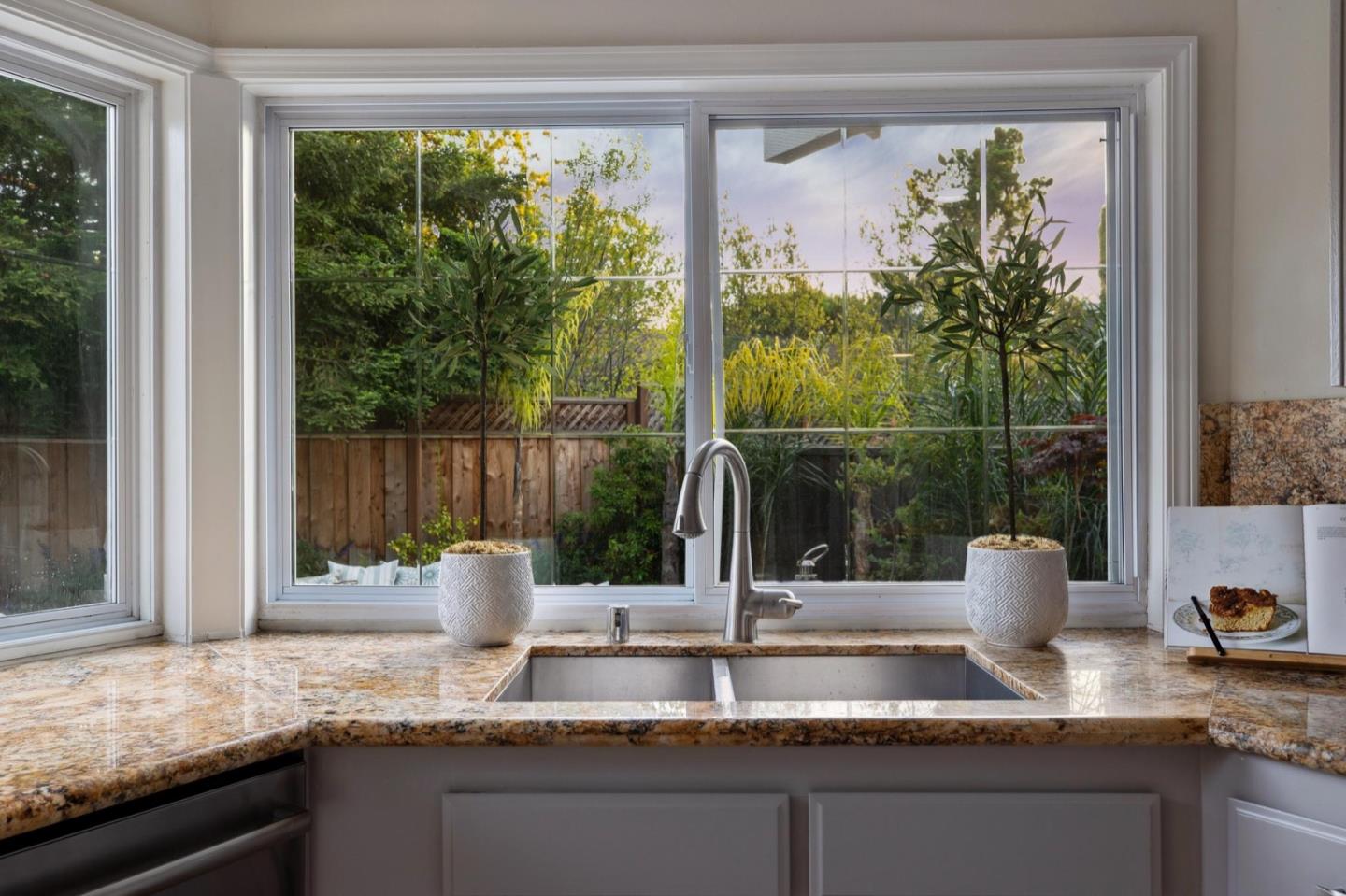 Detail Gallery Image 16 of 79 For 561 Anchor Cir, Redwood City,  CA 94065 - 3 Beds | 2 Baths