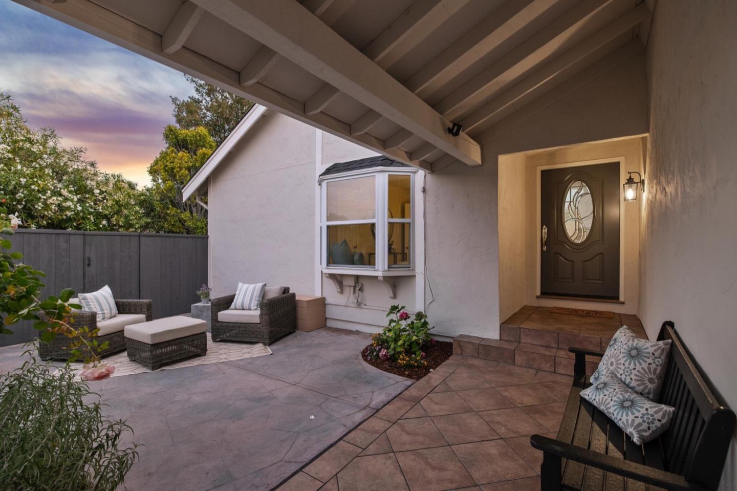 Detail Gallery Image 3 of 79 For 561 Anchor Cir, Redwood City,  CA 94065 - 3 Beds | 2 Baths