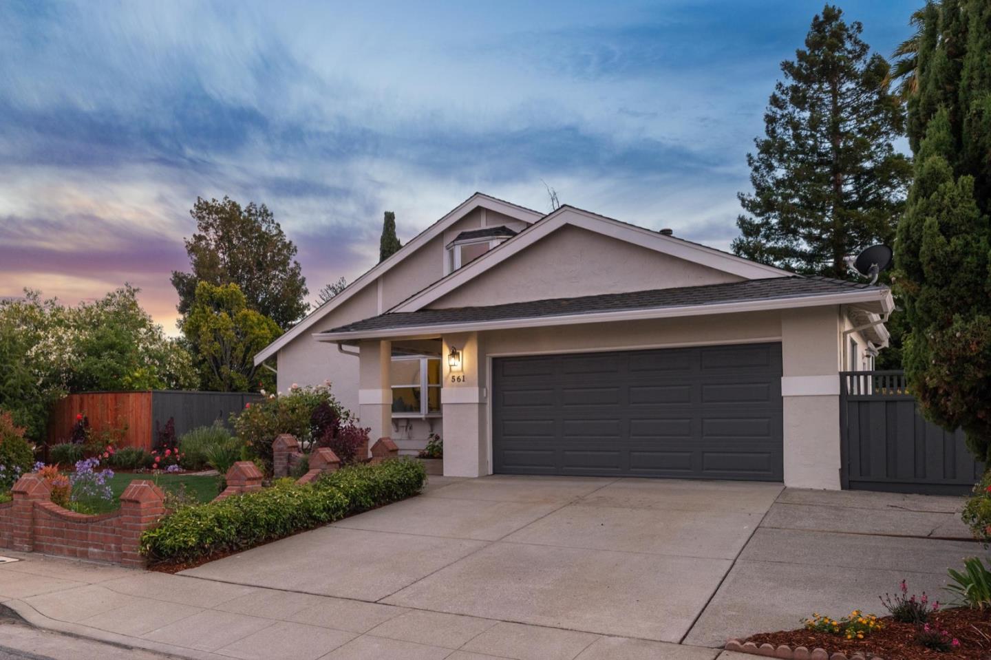 Detail Gallery Image 5 of 79 For 561 Anchor Cir, Redwood City,  CA 94065 - 3 Beds | 2 Baths