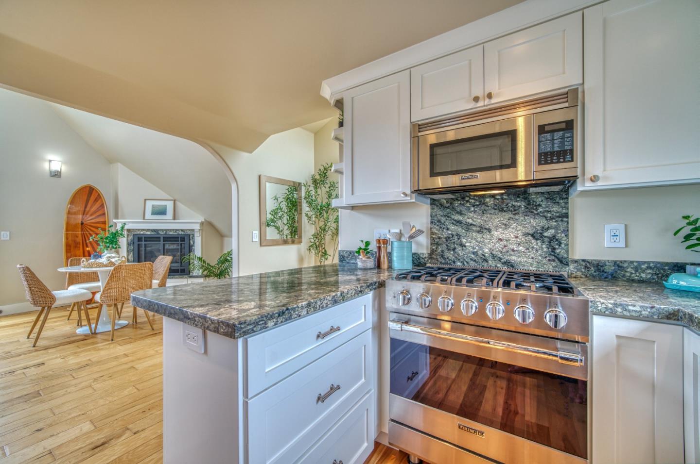 Detail Gallery Image 10 of 56 For 41 6th Ave, Santa Cruz,  CA 95062 - 3 Beds | 2 Baths
