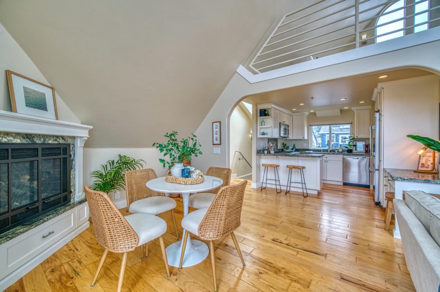 Detail Gallery Image 12 of 56 For 41 6th Ave, Santa Cruz,  CA 95062 - 3 Beds | 2 Baths