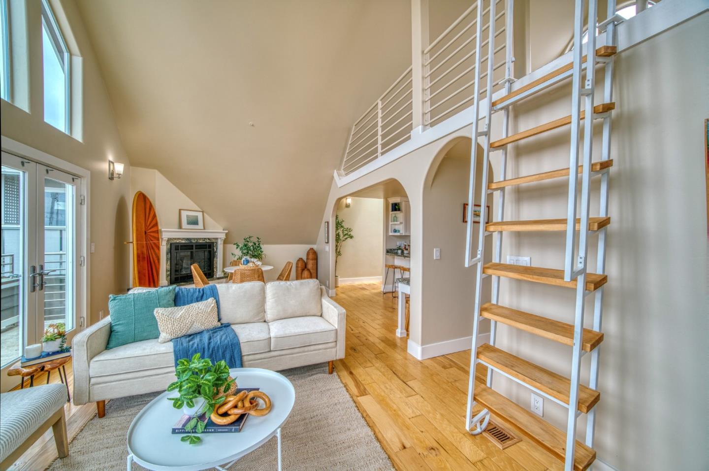 Detail Gallery Image 13 of 56 For 41 6th Ave, Santa Cruz,  CA 95062 - 3 Beds | 2 Baths