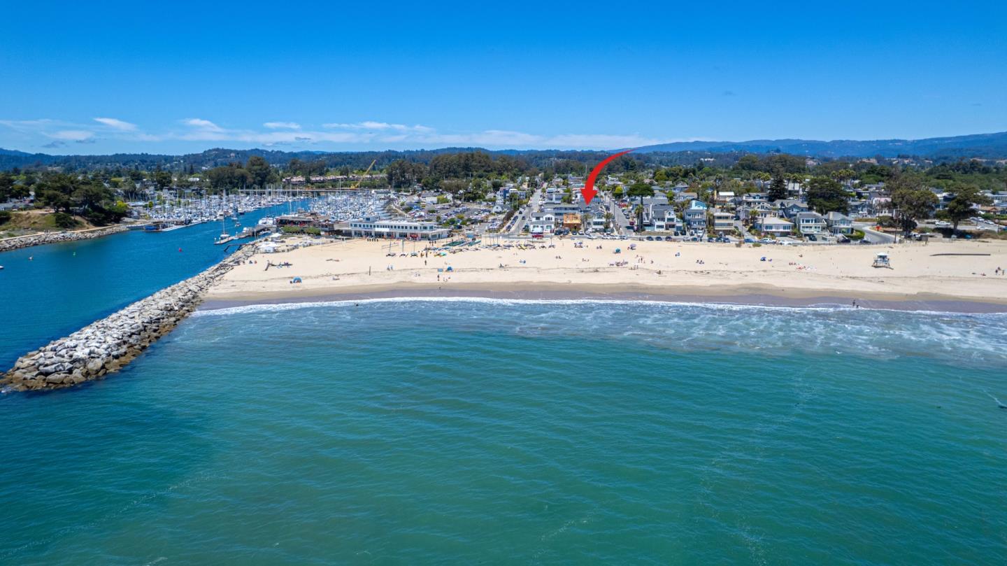Detail Gallery Image 3 of 56 For 41 6th Ave, Santa Cruz,  CA 95062 - 3 Beds | 2 Baths
