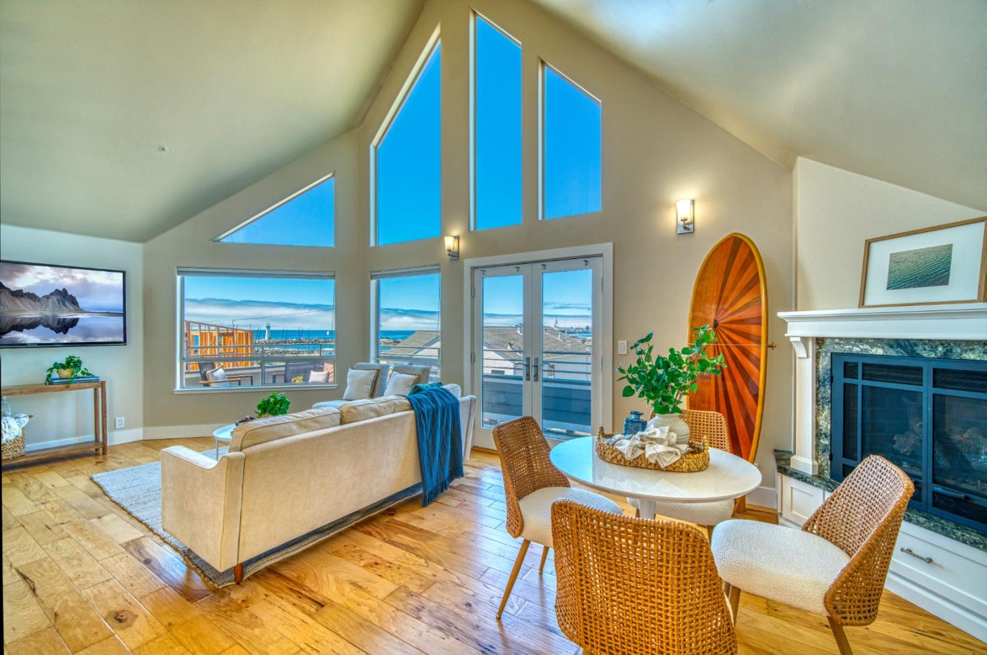 Detail Gallery Image 4 of 56 For 41 6th Ave, Santa Cruz,  CA 95062 - 3 Beds | 2 Baths