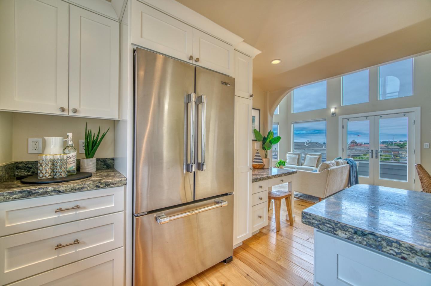 Detail Gallery Image 6 of 56 For 41 6th Ave, Santa Cruz,  CA 95062 - 3 Beds | 2 Baths