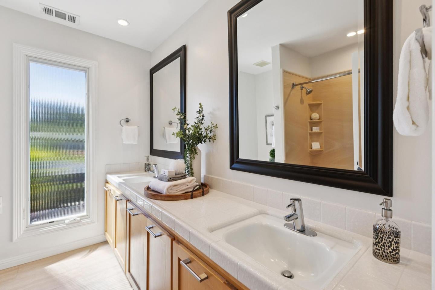 Detail Gallery Image 39 of 82 For 256 Marchmont Ct, Los Gatos,  CA 95032 - 5 Beds | 3/1 Baths