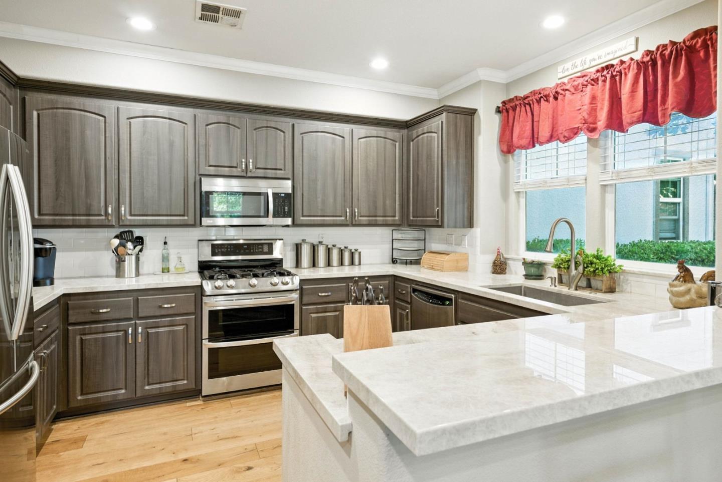 Detail Gallery Image 11 of 33 For 160 Sarafina Way, Gilroy,  CA 95020 - 3 Beds | 2/1 Baths