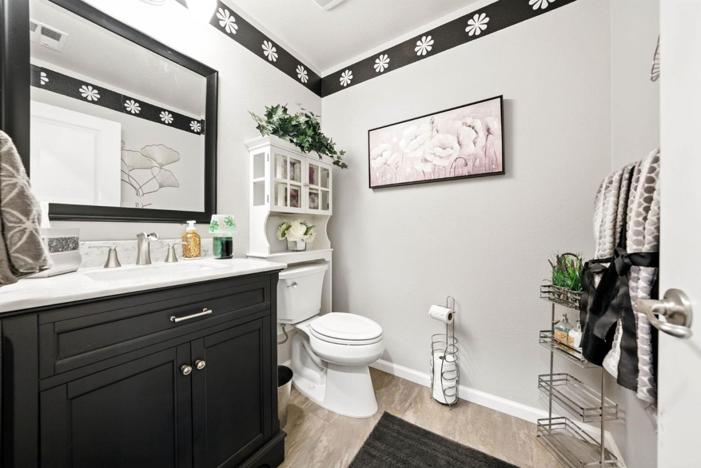 Detail Gallery Image 13 of 33 For 160 Sarafina Way, Gilroy,  CA 95020 - 3 Beds | 2/1 Baths