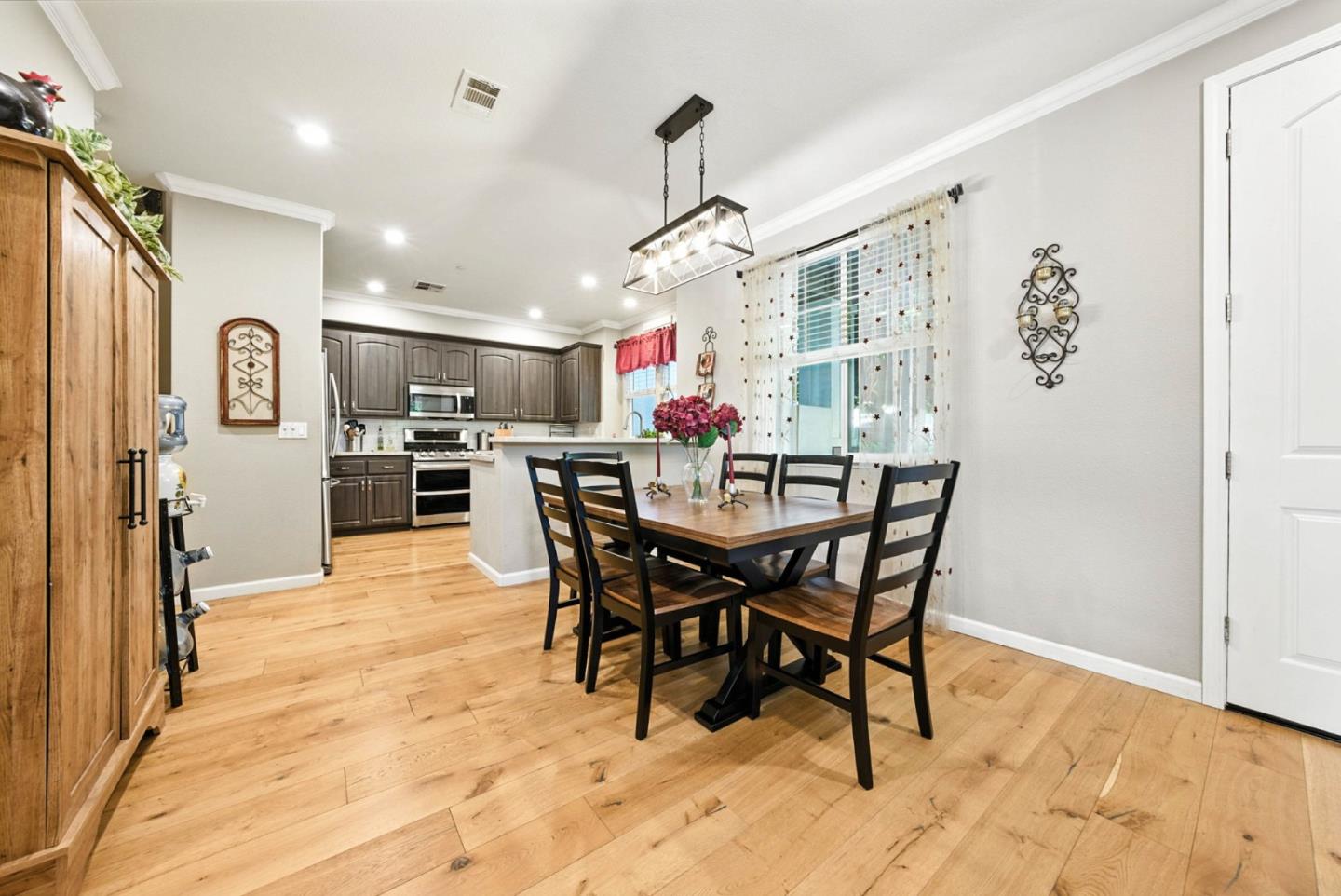 Detail Gallery Image 15 of 33 For 160 Sarafina Way, Gilroy,  CA 95020 - 3 Beds | 2/1 Baths