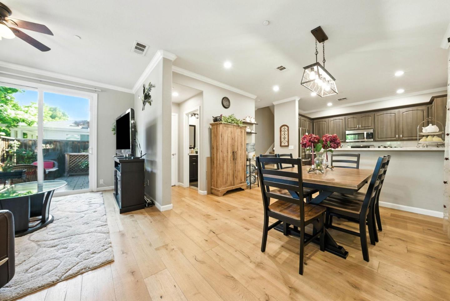 Detail Gallery Image 7 of 33 For 160 Sarafina Way, Gilroy,  CA 95020 - 3 Beds | 2/1 Baths