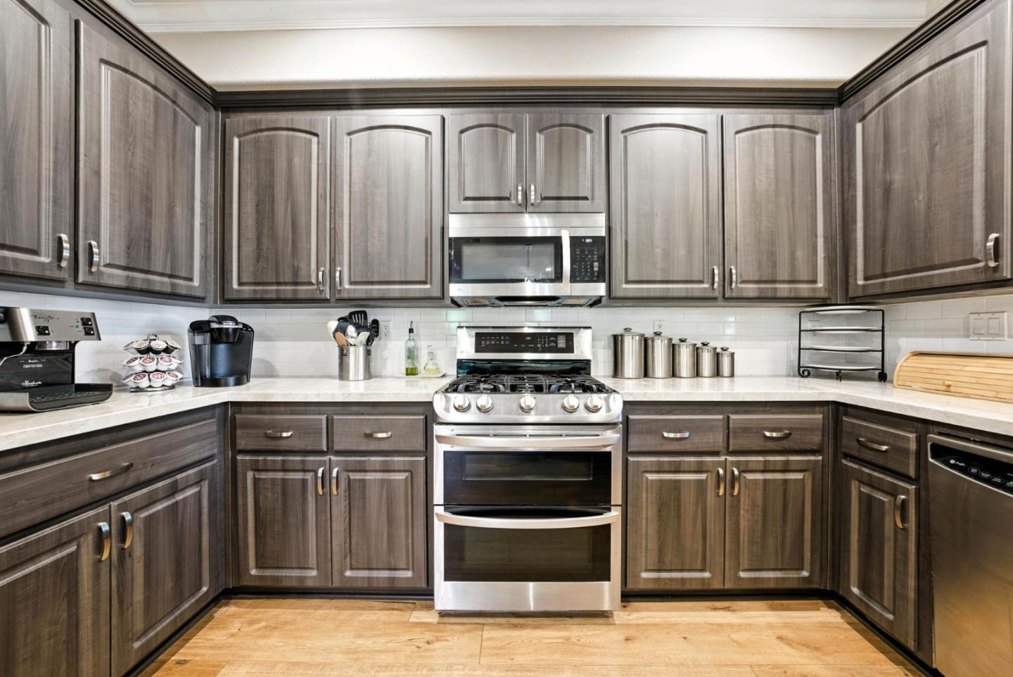 Detail Gallery Image 8 of 33 For 160 Sarafina Way, Gilroy,  CA 95020 - 3 Beds | 2/1 Baths