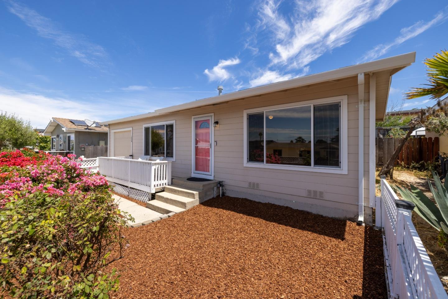 Detail Gallery Image 3 of 13 For 1778 Harding St, Seaside,  CA 93955 - 2 Beds | 1 Baths