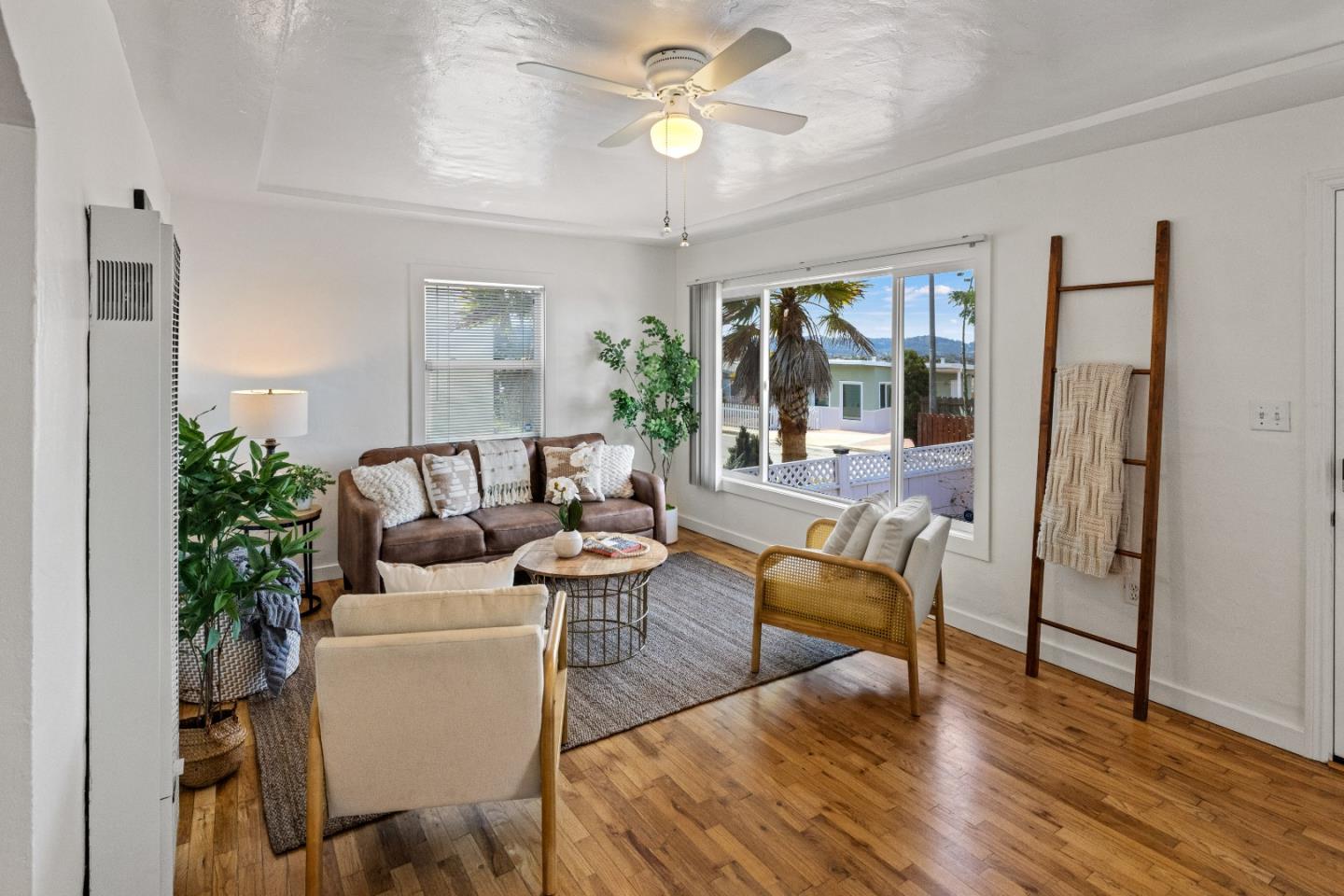 Detail Gallery Image 4 of 13 For 1778 Harding St, Seaside,  CA 93955 - 2 Beds | 1 Baths