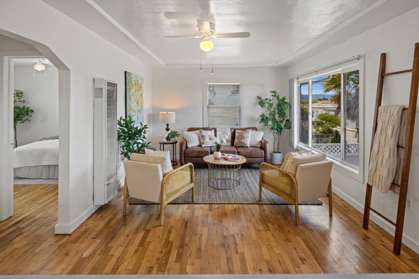 Detail Gallery Image 5 of 13 For 1778 Harding St, Seaside,  CA 93955 - 2 Beds | 1 Baths