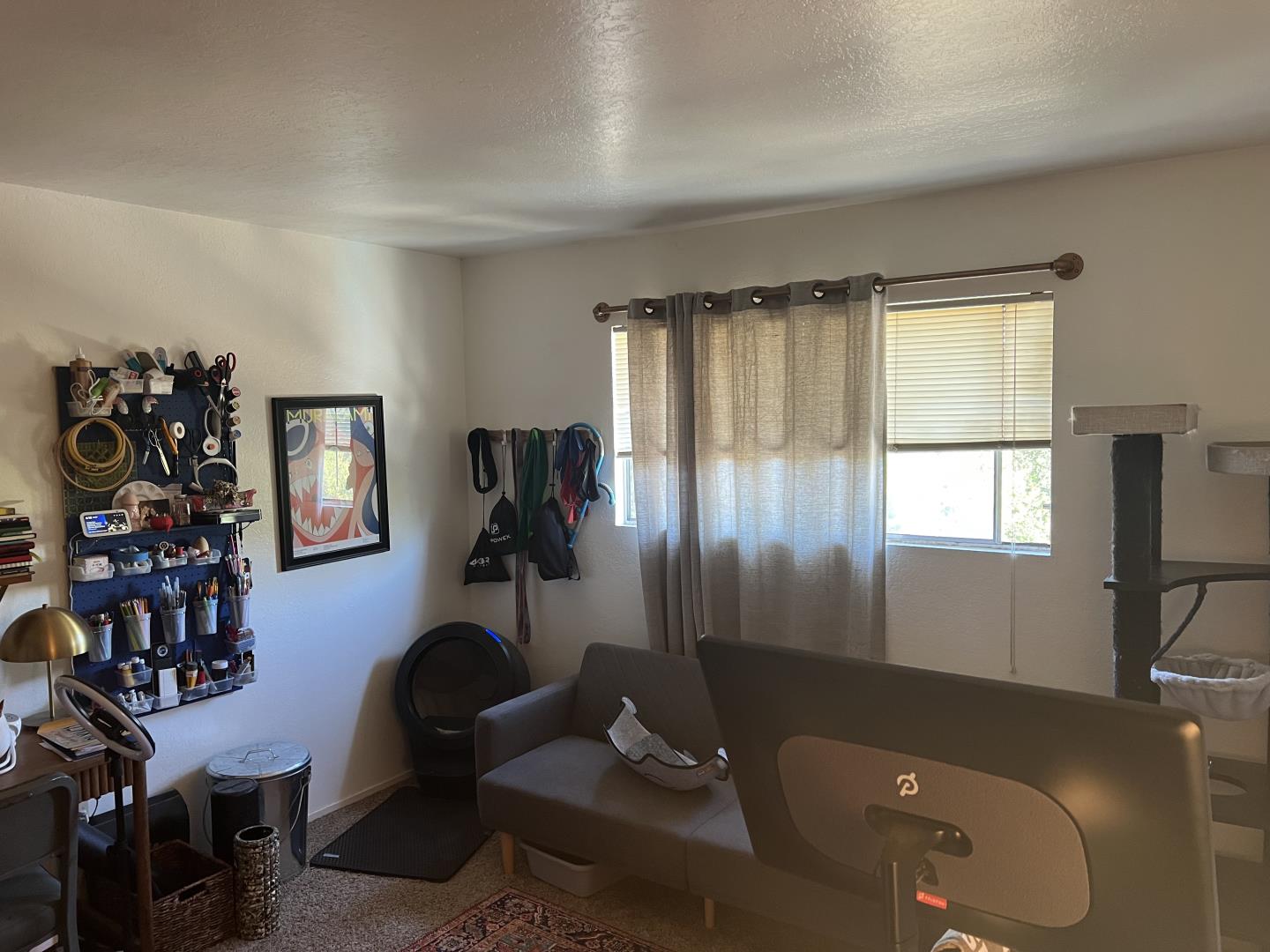 Detail Gallery Image 10 of 18 For 19115 Creekside Pl, Salinas,  CA 93908 - 3 Beds | 2/1 Baths