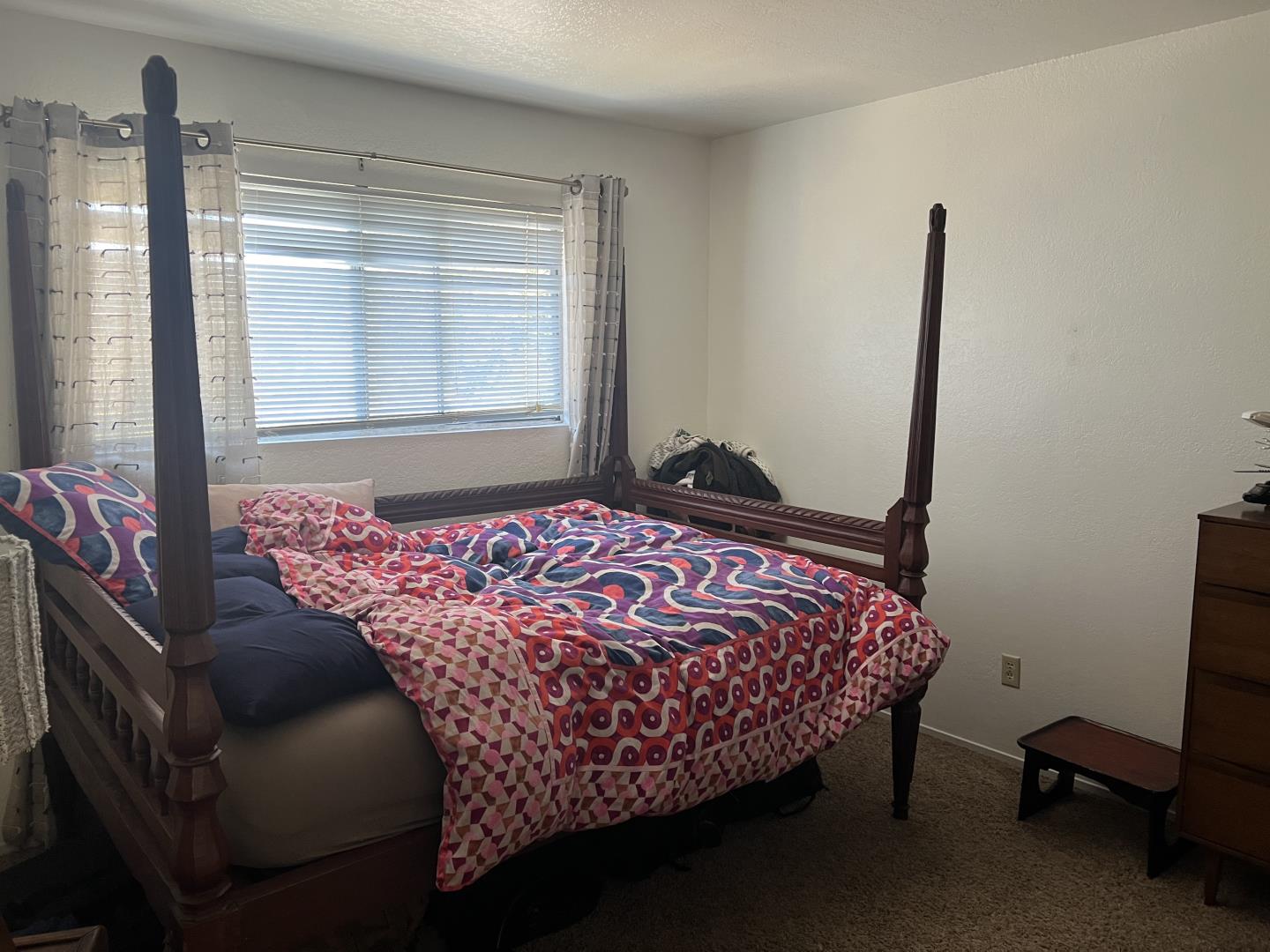 Detail Gallery Image 11 of 18 For 19115 Creekside Pl, Salinas,  CA 93908 - 3 Beds | 2/1 Baths