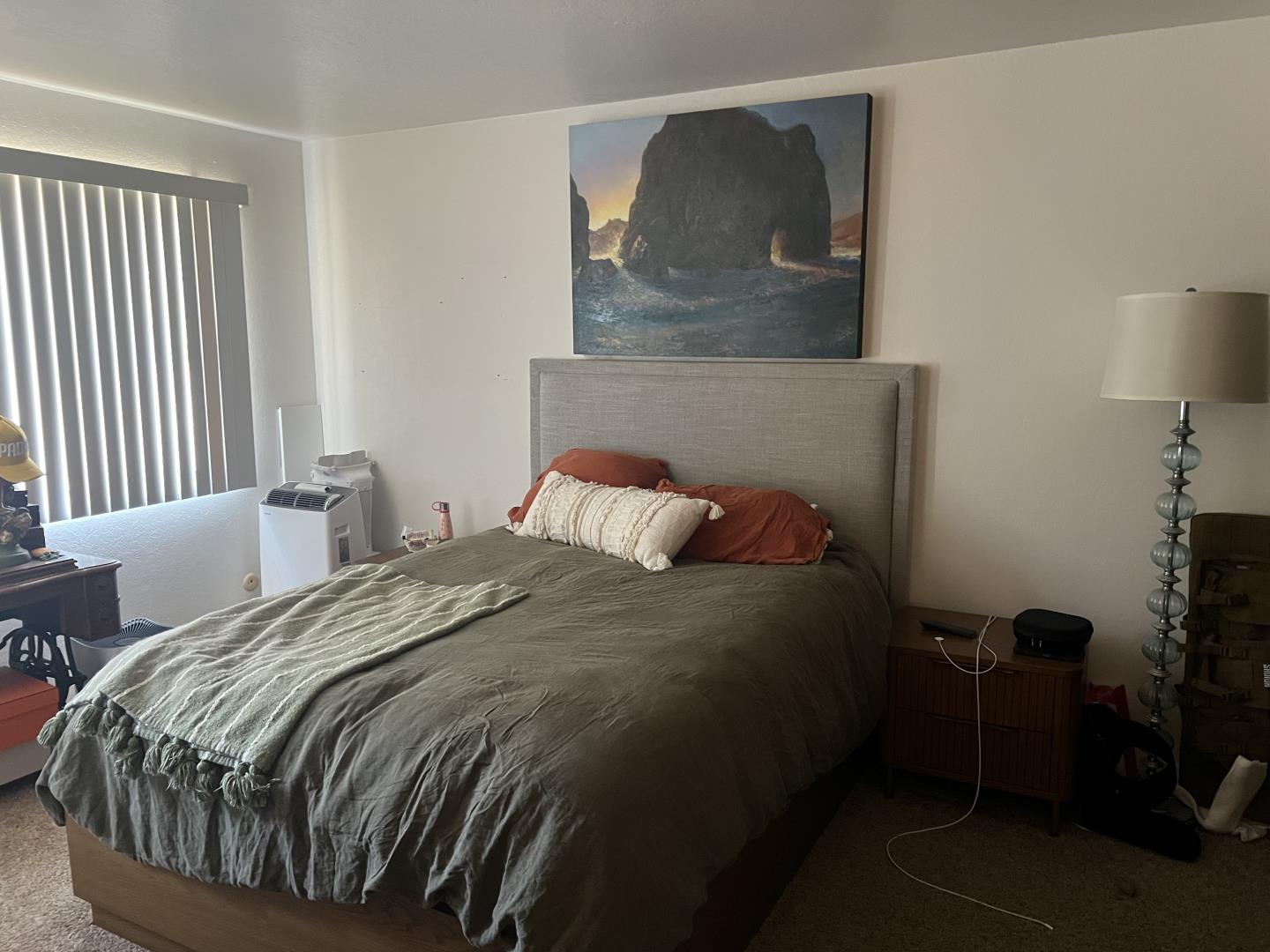 Detail Gallery Image 12 of 18 For 19115 Creekside Pl, Salinas,  CA 93908 - 3 Beds | 2/1 Baths