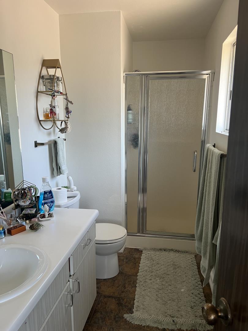 Detail Gallery Image 13 of 18 For 19115 Creekside Pl, Salinas,  CA 93908 - 3 Beds | 2/1 Baths