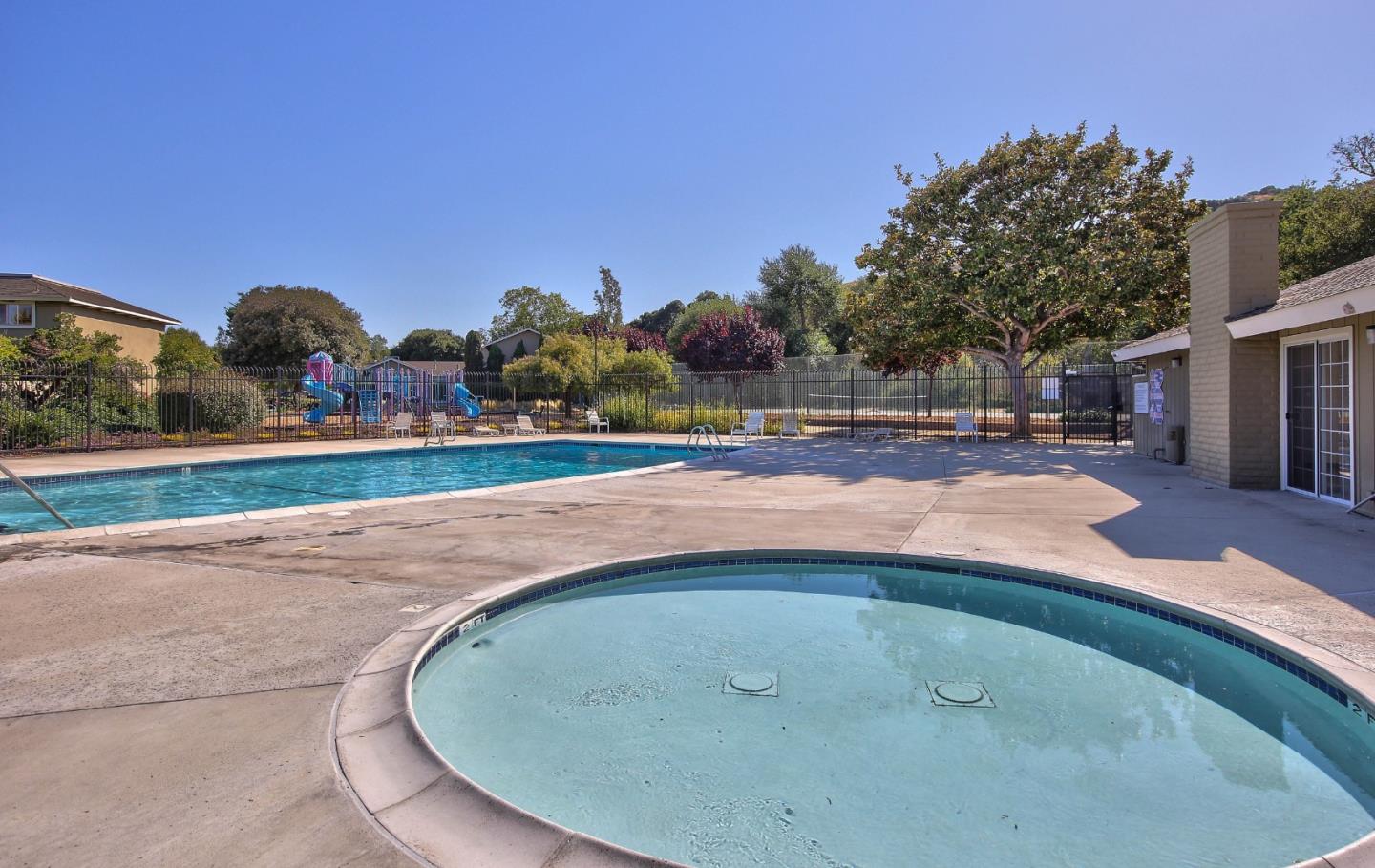 Detail Gallery Image 16 of 18 For 19115 Creekside Pl, Salinas,  CA 93908 - 3 Beds | 2/1 Baths