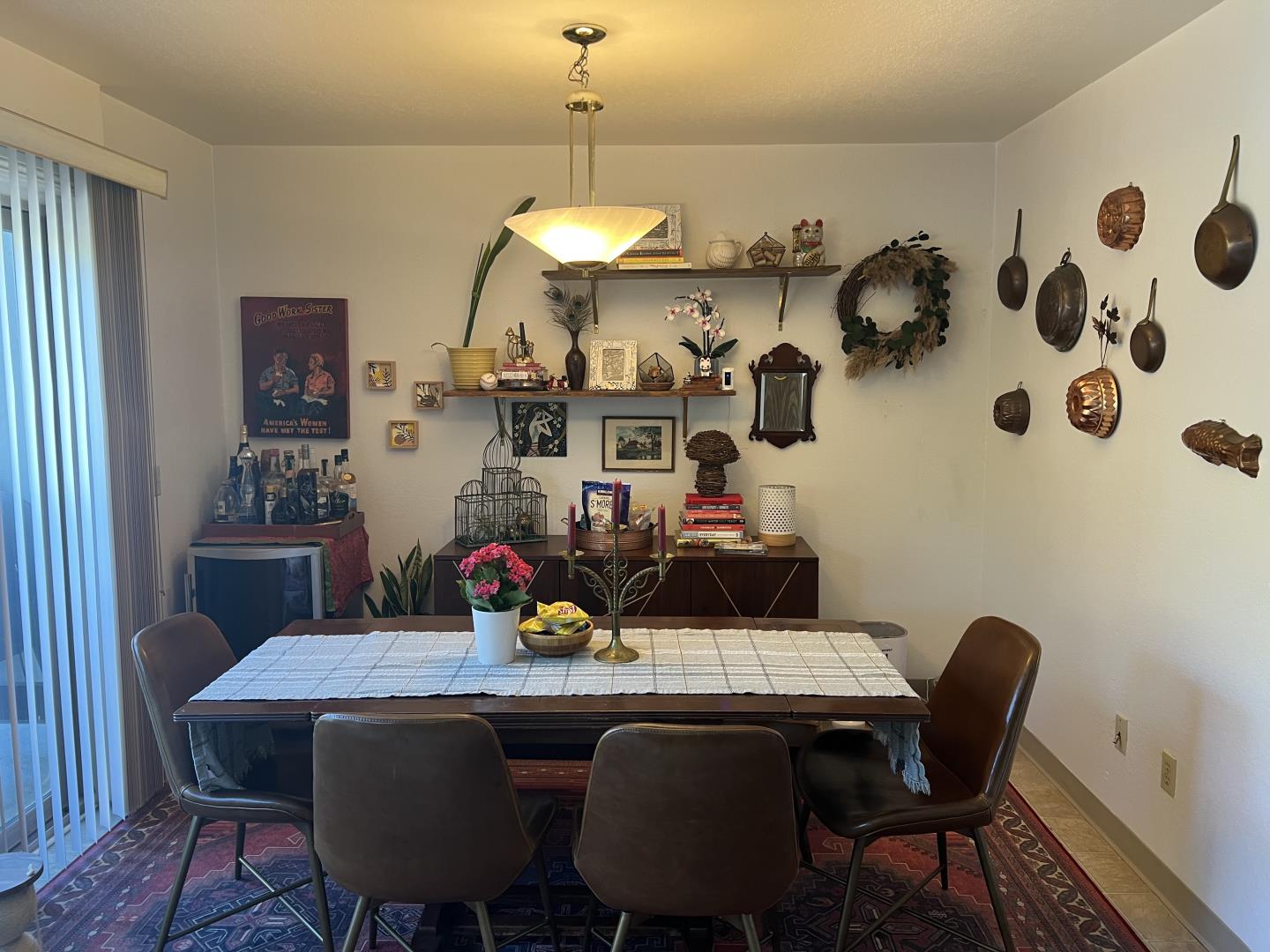 Detail Gallery Image 3 of 18 For 19115 Creekside Pl, Salinas,  CA 93908 - 3 Beds | 2/1 Baths