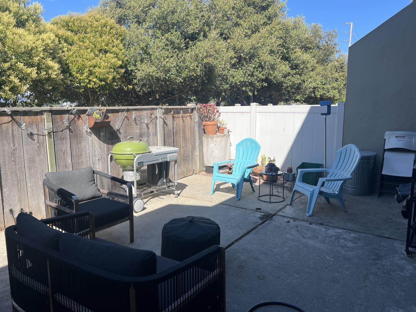 Detail Gallery Image 4 of 18 For 19115 Creekside Pl, Salinas,  CA 93908 - 3 Beds | 2/1 Baths