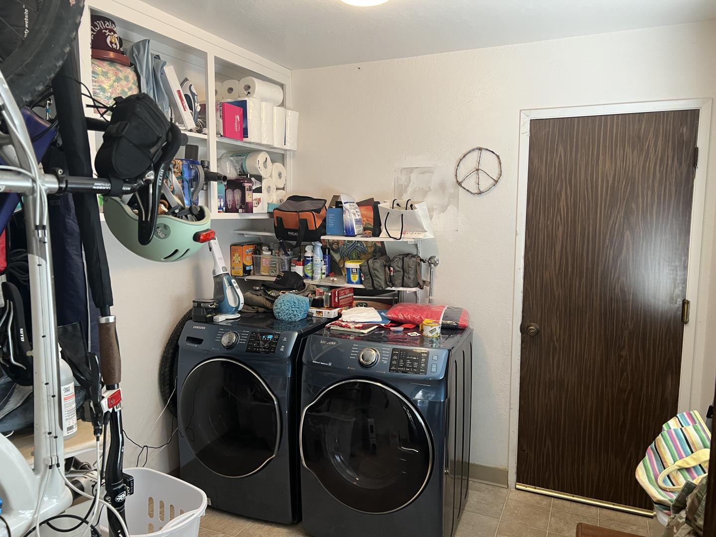 Detail Gallery Image 8 of 18 For 19115 Creekside Pl, Salinas,  CA 93908 - 3 Beds | 2/1 Baths